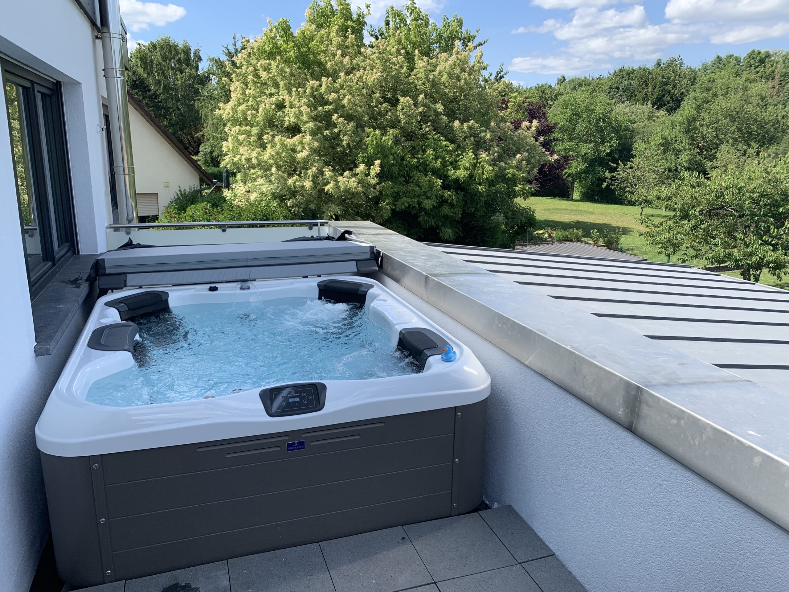 Lire la suite à propos de l’article Spa 5 places R6L Villeroy & Boch à Mamer