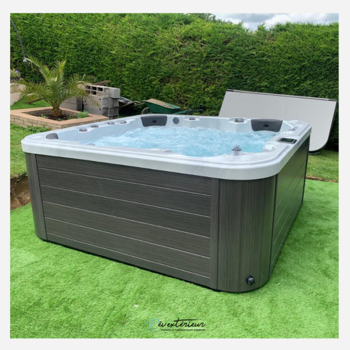 jacuzzi 6 places avec une allongée