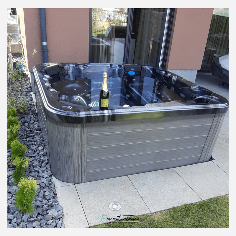 Lire la suite à propos de l’article Un spa semi-encastré à Eischen, Luxembourg