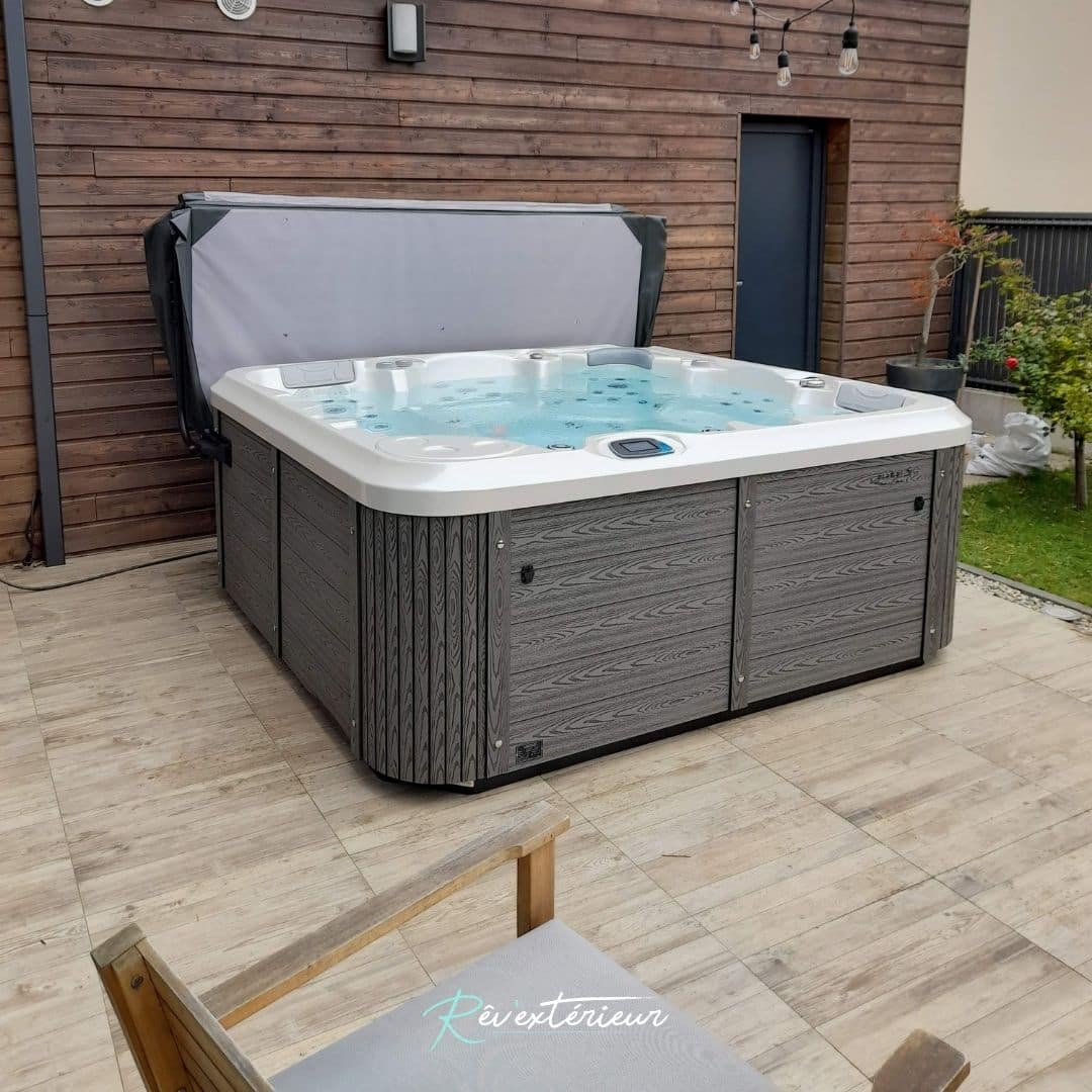 Lire la suite à propos de l’article Un spa 5 places à Hettange-Grande