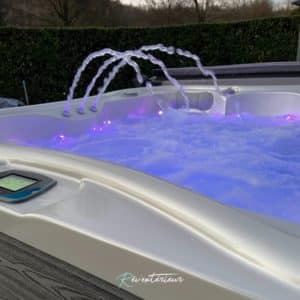 Jacuzzi 4 places Canadian Spa