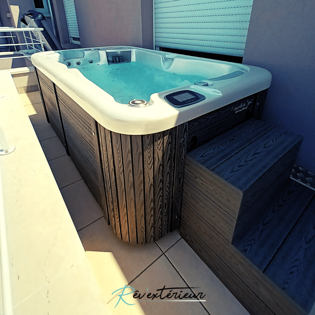 Un spa sur un balcon