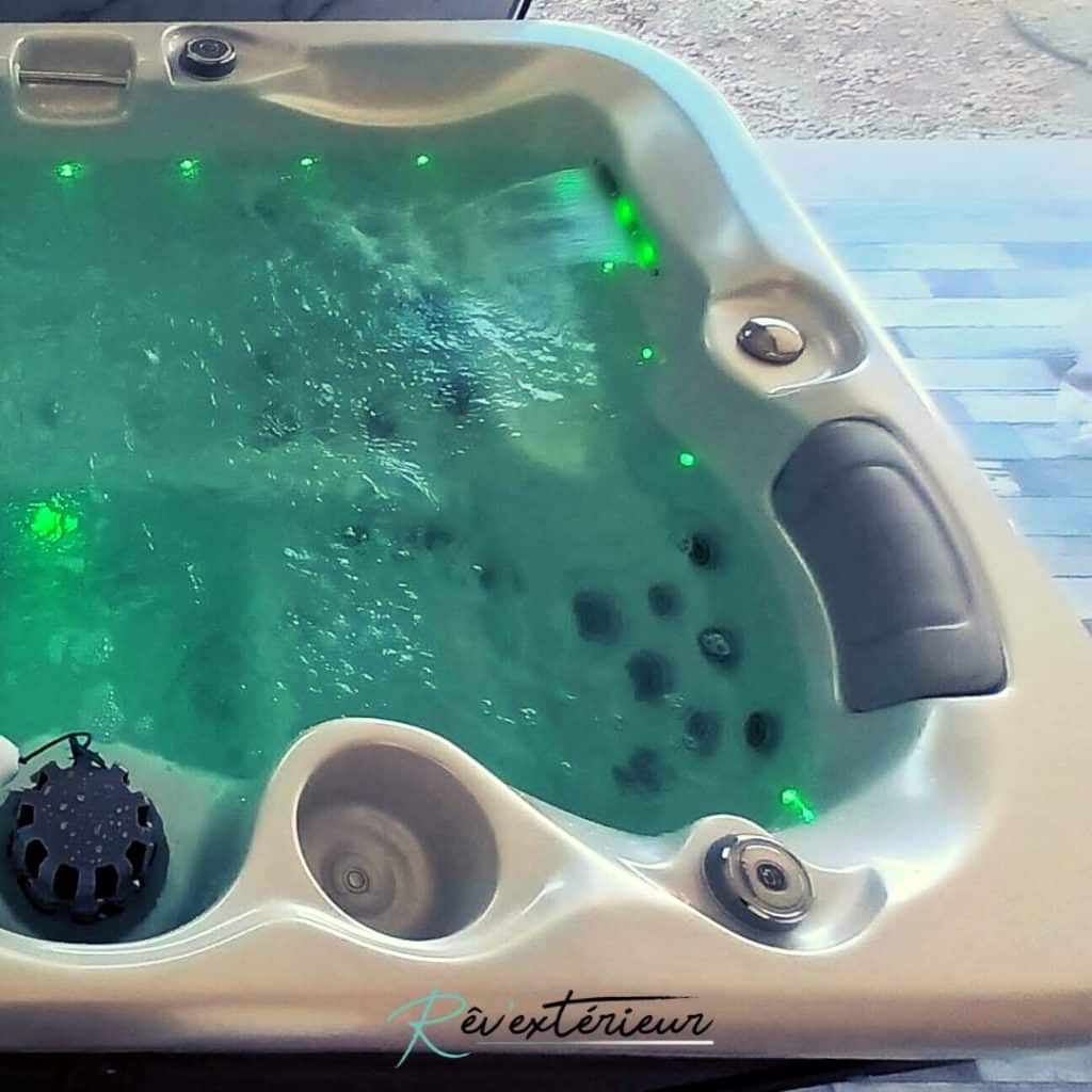 Un spa/jacuzzi 3 places