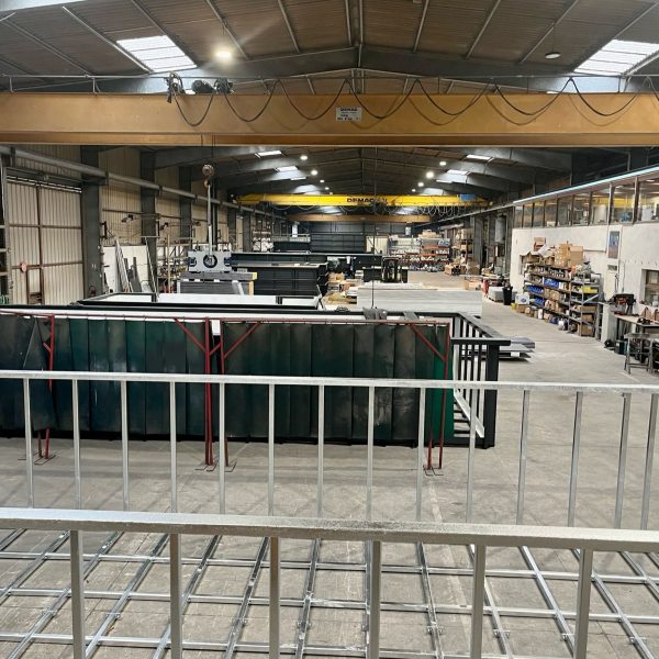 Usine fabrication piscine en acier