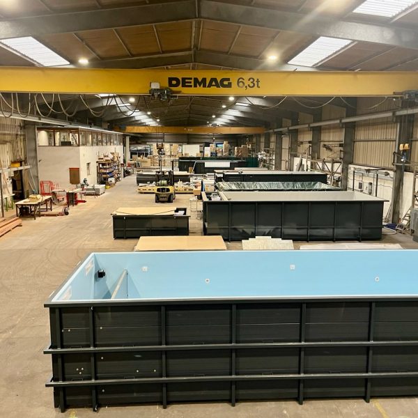 Usine fabrication piscine en acier
